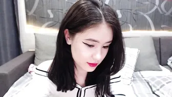 aynakio busty woman chatting in chat