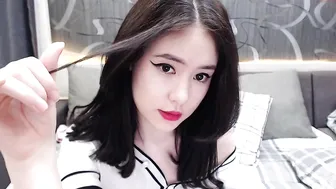 aynakio busty woman chatting in chat