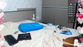 relax_room BongaCams petite babe gently masturbates cunt