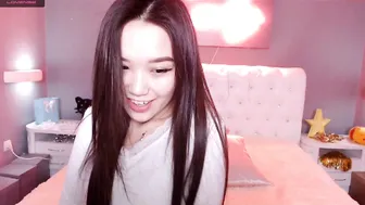 elcinkayi teen slut fingers her crevices