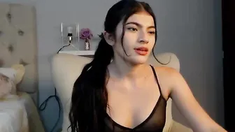 e_v_e_l_y_n_ busty milf - deliciously jerking her pussy