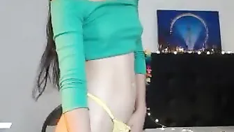 e_v_e_l_y_n_ busty babe gently caresses her pussy