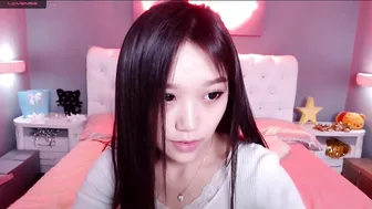 elcinkayi whore babe masturbates pussy