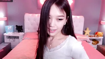 elcinkayi whore babe masturbates pussy