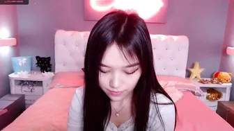 elcinkayi gorgeous babe licks dildo