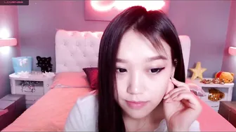 elcinkayi gorgeous babe licks dildo