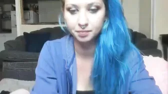 easygoing1 a woman with a wide pelvis gets shaved cunt