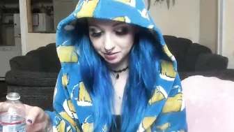 easygoing1 cute slut handjob pussy