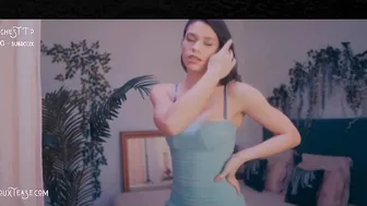 douxtease with a toy in the pussy