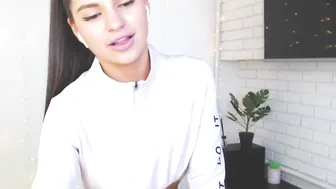 vikki_walker hot bitches shine small tits on camera