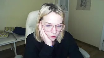 donna_crellin sexy lady fucks shaved holes