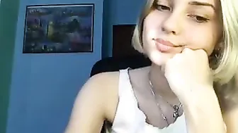 domidaves hot chick fucks pussy sex toy