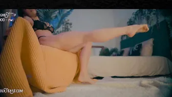 douxtease gorgeous blonde with a beautiful figure erotically dancing naked