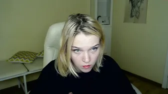 donna_crellin busty cam girl masturbates cunt