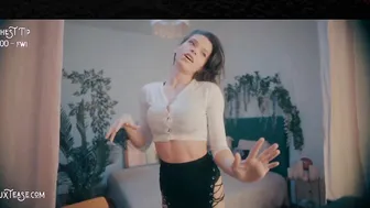 douxtease cute pussy showing boobs