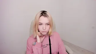 donna_crellin exquisite bitch indulges with a toy