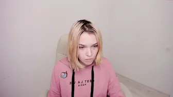 donna_crellin exquisite bitch indulges with a toy