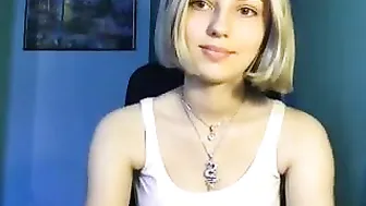 domidaves graceful babe gently masturbates pussy