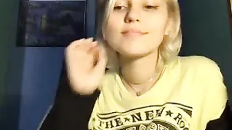 domidaves busty blonde hot jerks off her cunt