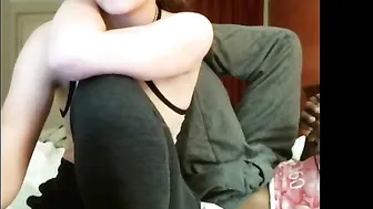 i_drop_dick lustful babe pulls on the couch