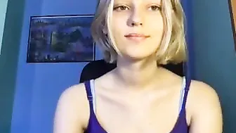domidaves slut fucks the cap with his fingers