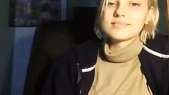 domidaves young trash masturbates shaved pussy