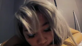 planesgirl fucks herself in the pussy with a toy