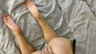 RoyMoa young beauty fucks phallus