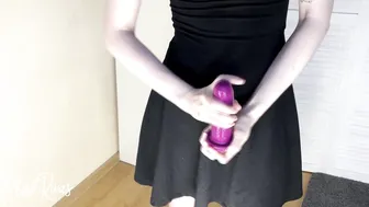 MissRivas fucks her pussy