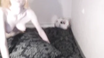 Shinaryen jerking on a chair