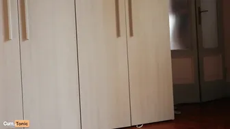 Cumtonic cute fucks herself