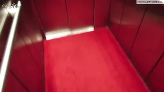 to look blowjob in the elevator of hotel