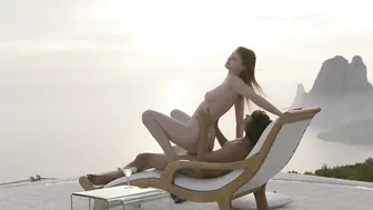 watch pussy in a public place