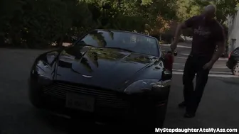 sosnula and licked a point to a friend