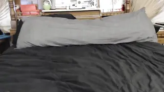 djakinjil Cute girl sucks penis