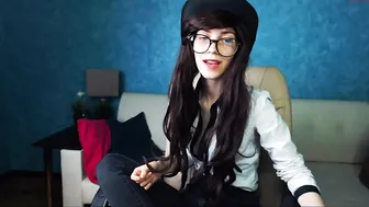 shy_eva Luxurious curvy masturbates shaved pussy