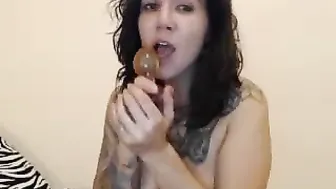 dradventurefrankie Cute babe caresses shaved cunt