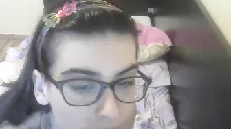 dlittlestudent4u Cute bitch shows her body