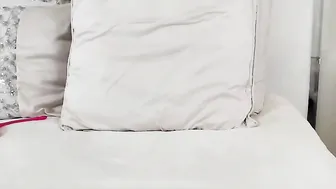 beverlyhillsbaby Sweet babe fucks herself