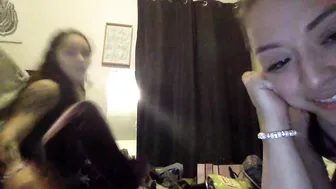 mangoypapaya Gorgeous babe pulls clit