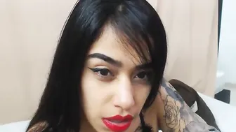 caitlin_white Adorable chick masturbates juicy pussy