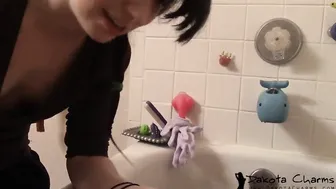 dakotacharmsxxx Smart brunette