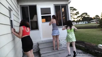 dakotacharmsxxx beautiful woman jerks off pussy