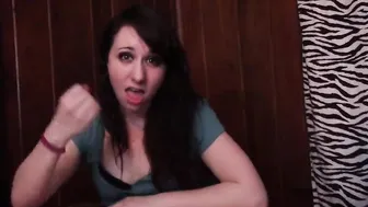 dakotacharmsxxx luscious whore rubs boobs with oil