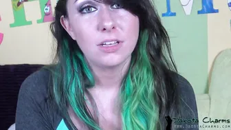 dakotacharmsxxx cute women and have fun in private e