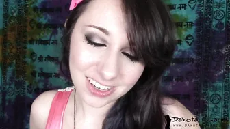 dakotacharmsxxx impressive slut furiously masturbating vagina