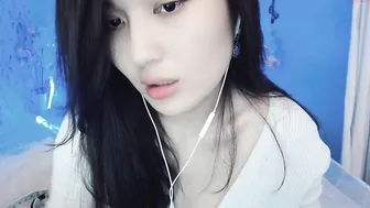 liraia adorable bitch twirls elastic booty