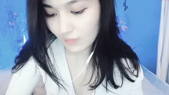 liraia adorable bitch twirls elastic booty