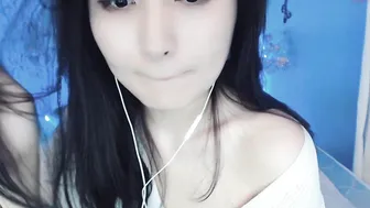 liraia adorable bitch twirls elastic booty