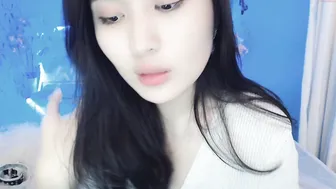 liraia adult skin masturbates with fingers